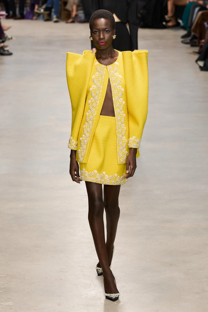 00057-carolina-herrera-fall-2024-ready-to-wear-credit-gorunway.webp