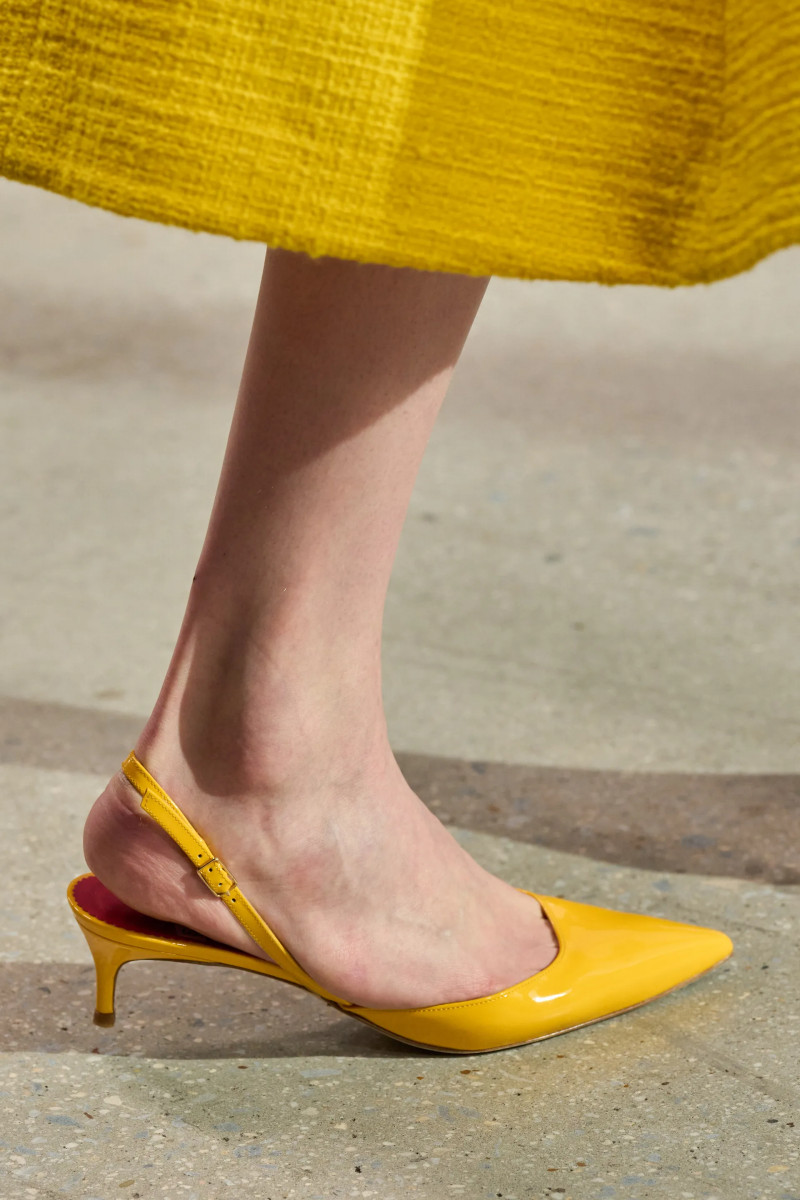00053-carolina-herrera-detail-fall-2024-ready-to-wear-credit-gorunway.webp