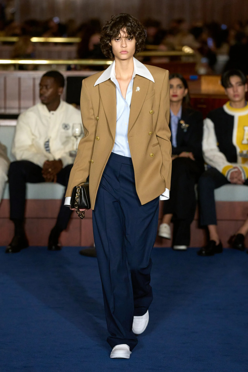 00002-tommy-hilfiger-fall-2024-ready-to-wear-credit-gorunway.webp