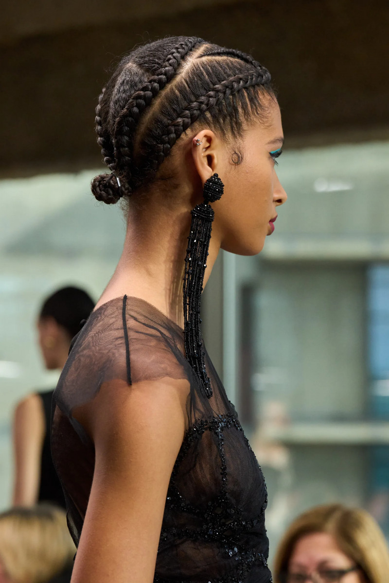 00108-carolina-herrera-detail-fall-2024-ready-to-wear-credit-gorunway.webp