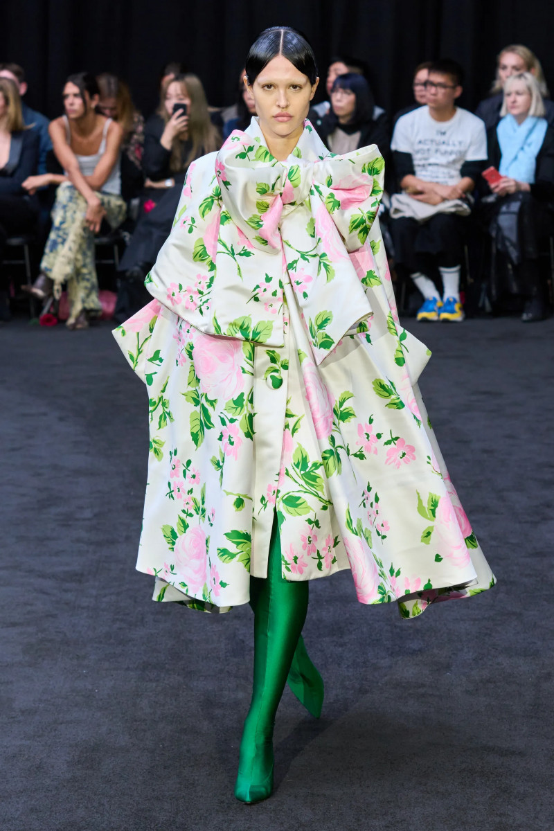 00042-richard-quinn-spring-2023-ready-to-wear-credit-gorunway.webp