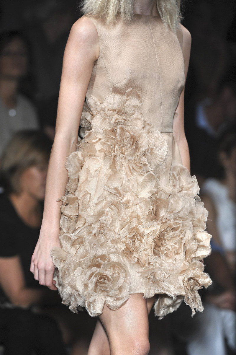 Valentino+Spring+2010+Details+AjxMIfE_hbTx.jpg