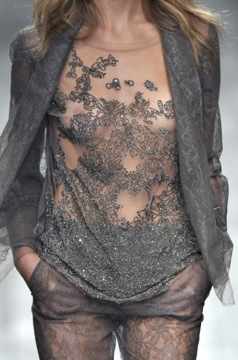 Valentino+Spring+2010+Details+StMOy0_ivrFx.jpg