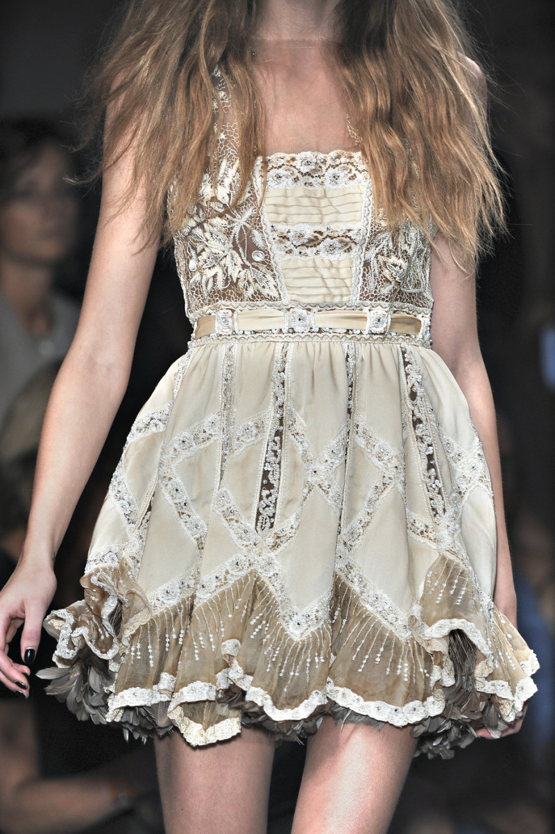 Valentino+Spring+2010+Details+xYMOvcaSCbyx.jpg