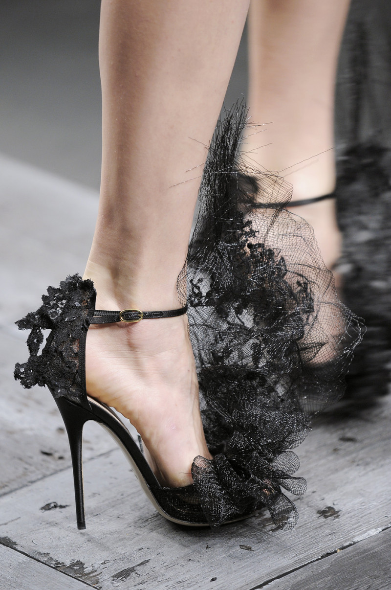 Valentino+Spring+2010+Details+c2kYHeDUvWMx.jpg