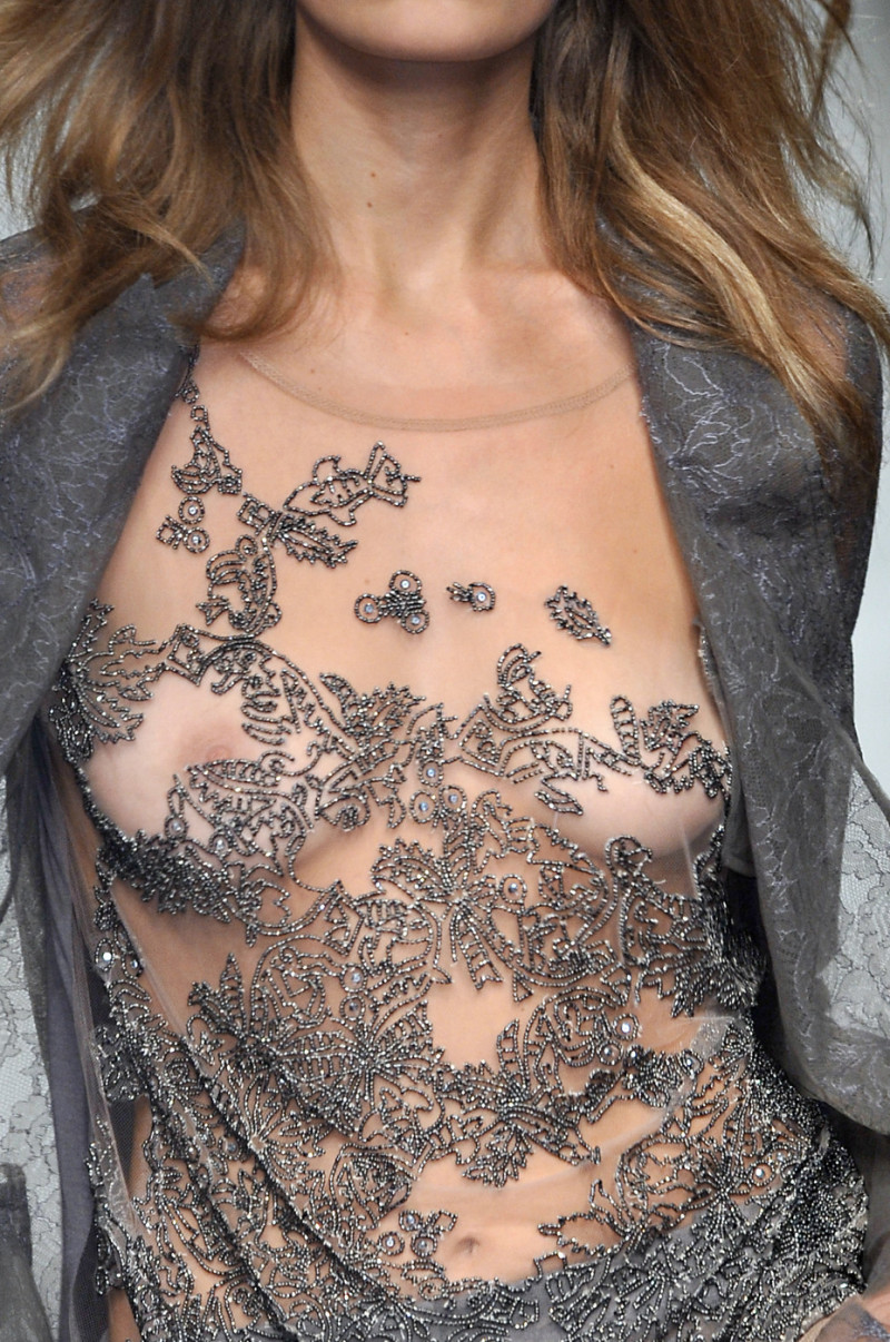 Valentino+Spring+2010+Details+QT1EGcskfxZx.jpg