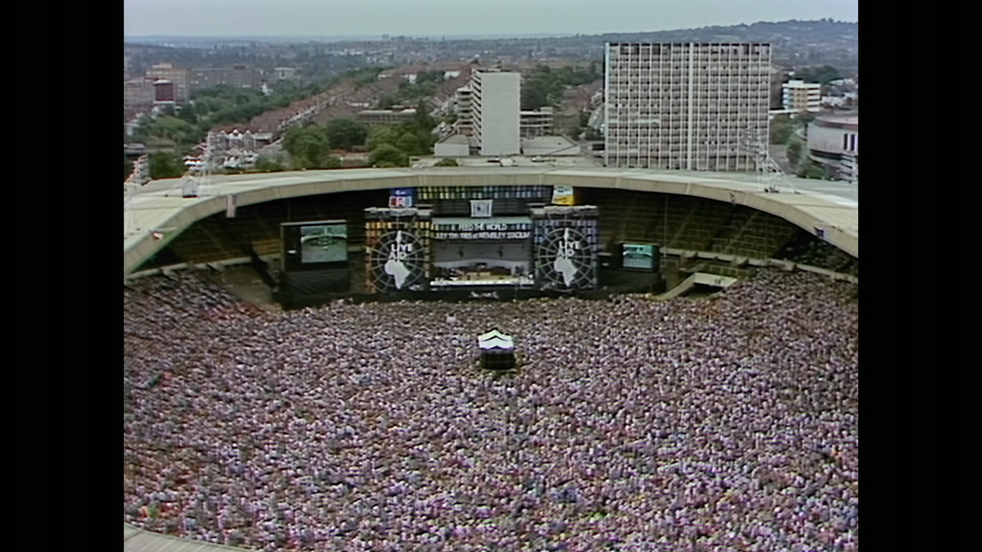 Queen - Live Aid (1985).mkv_snapshot_00.06.131.png