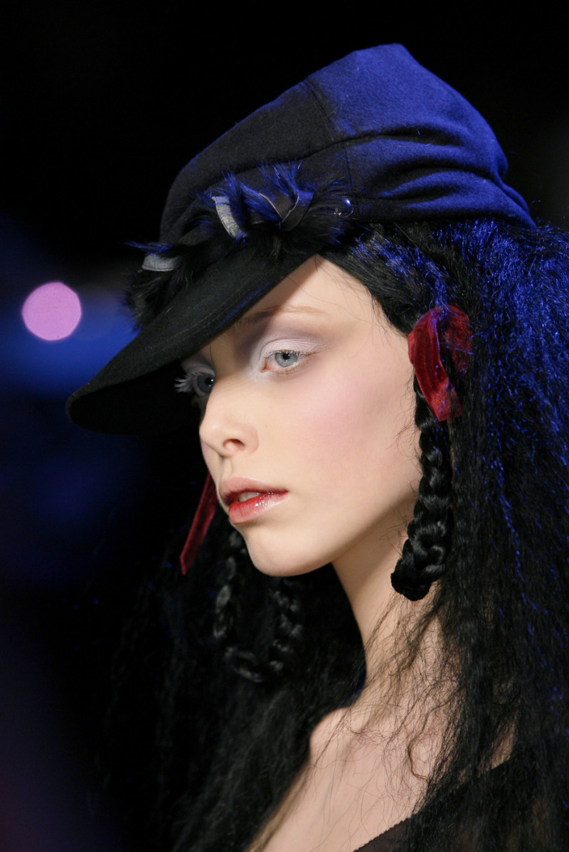 John+Galliano+Fall+2006+Details+75J9q4kqQKUx.jpg