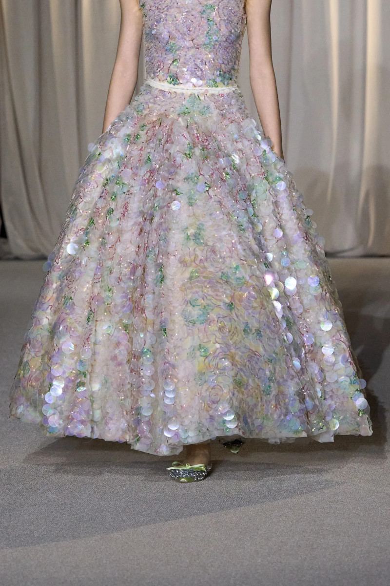 00049-giambattista-valli-fall-2024-couture-details-credit-gorunway.webp