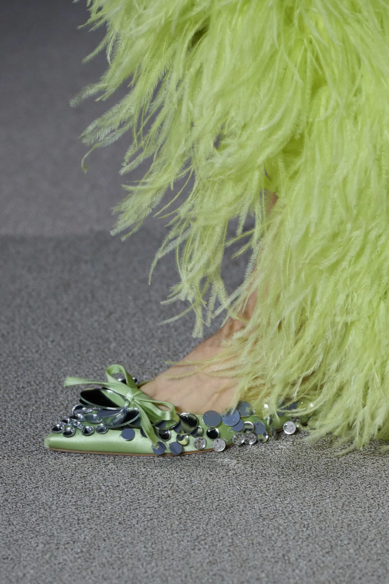 00080-giambattista-valli-fall-2024-couture-details-credit-gorunway.webp