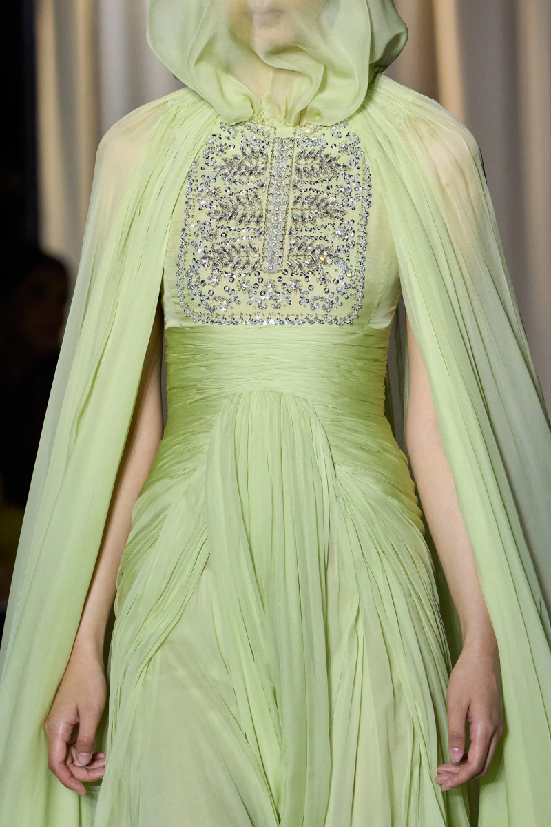 00075-giambattista-valli-fall-2024-couture-details-credit-gorunway.webp