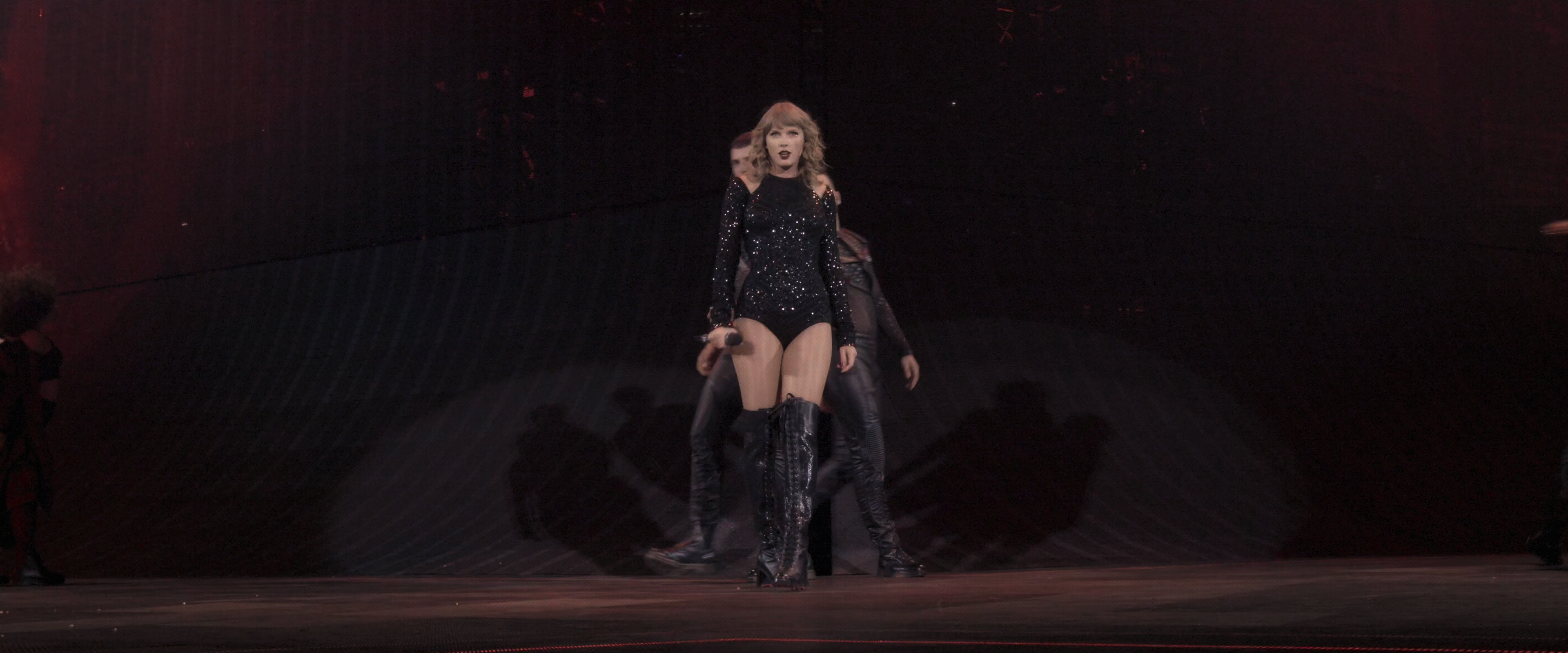 Taylor Swift - Reputation Stadium Tour (2018) 2160p HDR Netflix WEBRip DD+ Atmos 5.1 x265-TrollUHD.mkv_20241025_001224.577.png