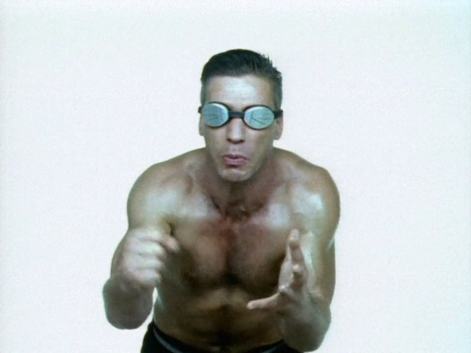 01. Du riechst so gut.mkv_20241127_210250.573.png