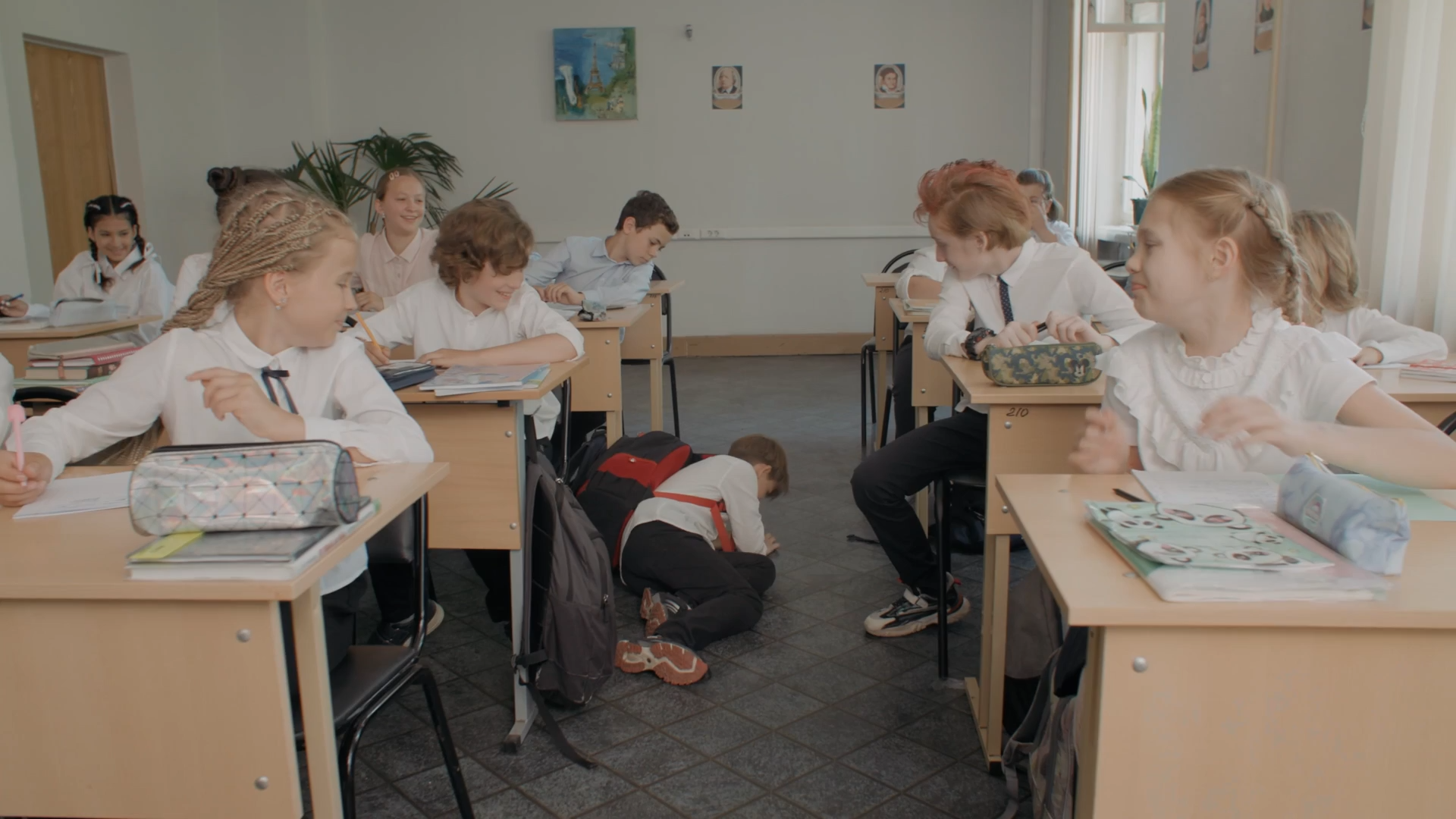 Параллельный мир 2022 WEB-DL 1080p.mkv_snapshot_04.15.png