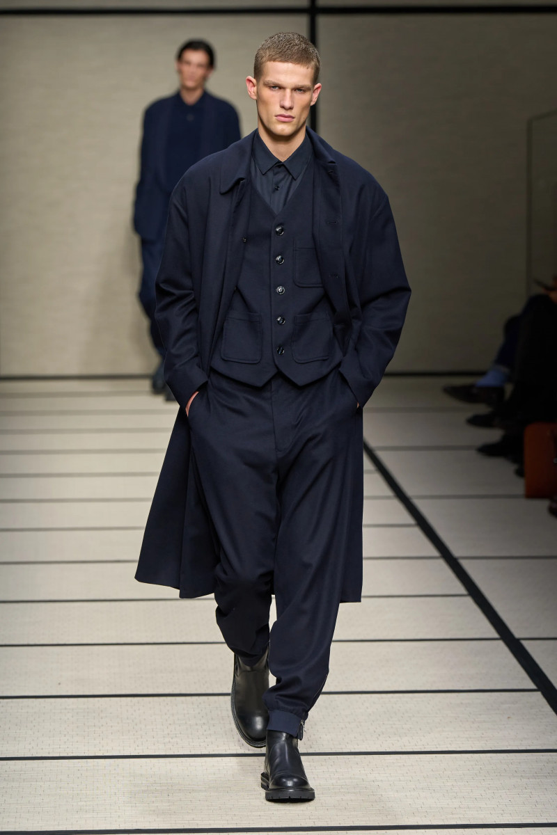 00073-giorgio-armani-fall-2025-menswear-credit-gorunway.webp