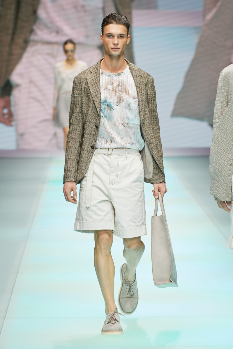 00058-Emporio-Armani-Spring-22-RTW-Milan-credit-gorunway.JPG