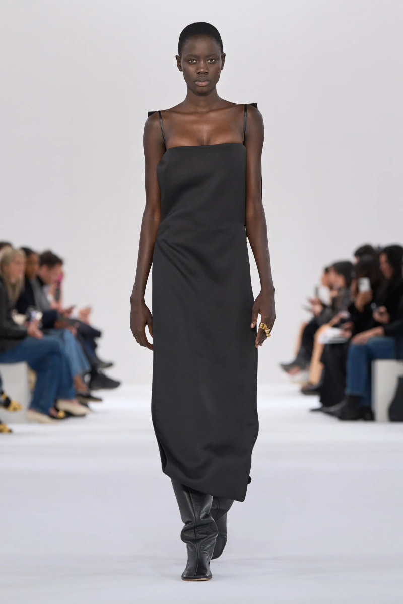 00006-sportmax-fall-2025-ready-to-wear-credit-gorunway.webp