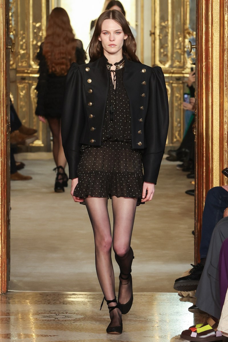 twinset-fall-25-rtw-r-ho-008.jpeg