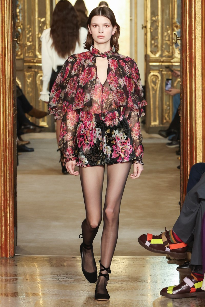 twinset-fall-25-rtw-r-ho-014.jpeg