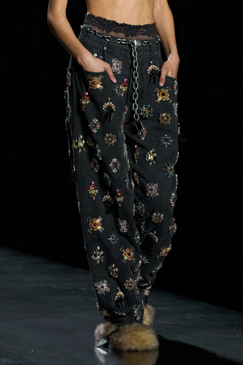 00052-dolce-and-gabbana-fall-2025-ready-to-wear-detail-credit-gorunway.webp