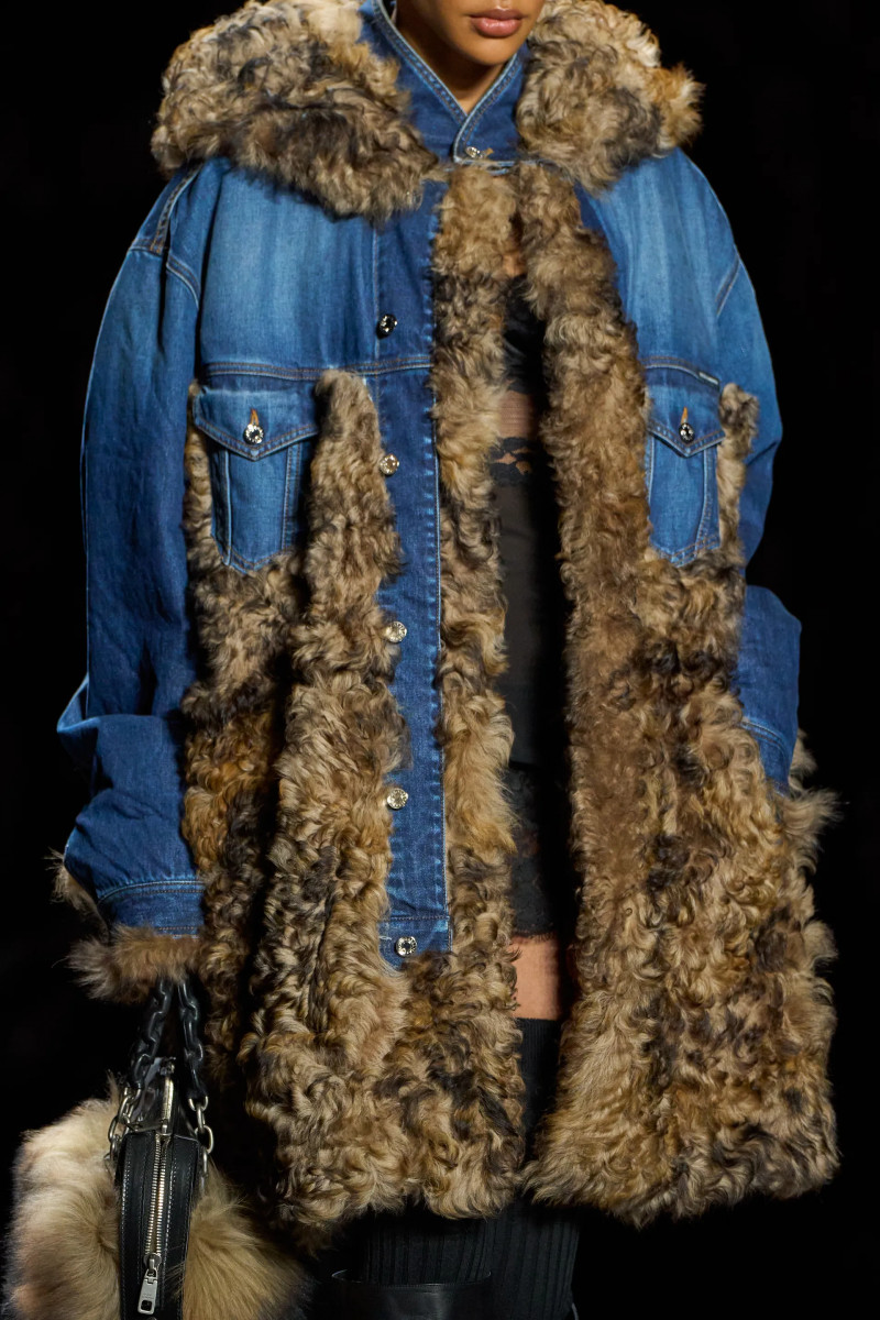 00137-dolce-and-gabbana-fall-2025-ready-to-wear-detail-credit-gorunway.webp
