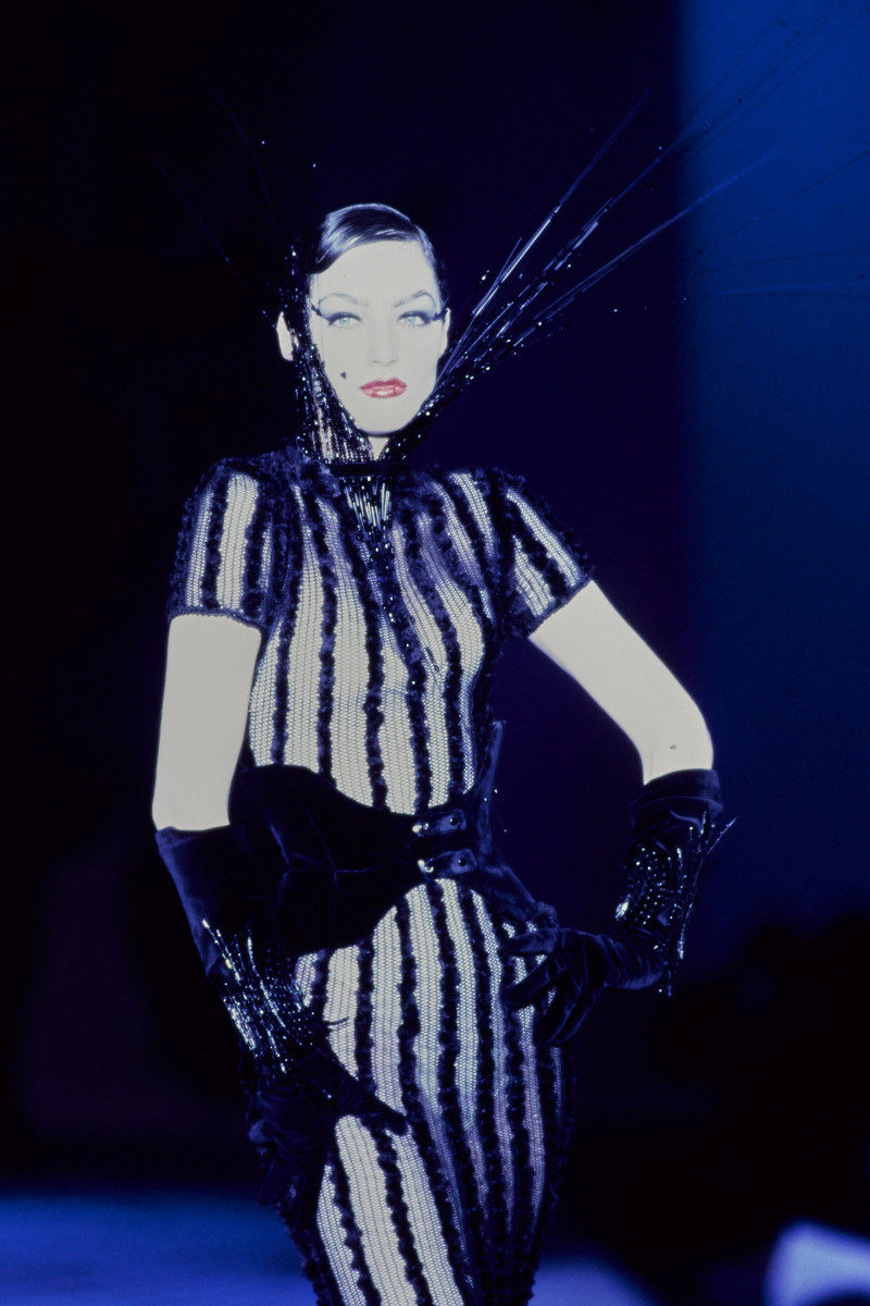 THIERRY-MUGLER-SPRING-1997-RTW-189.jpg