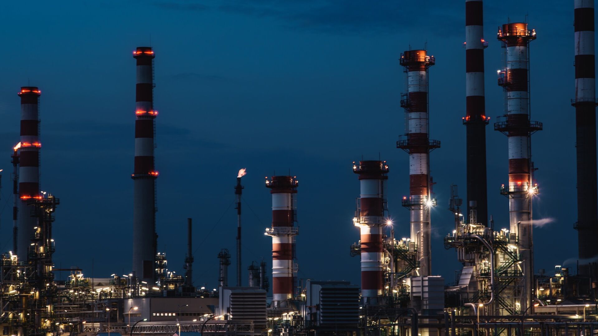 Цены на нефть продолжают расти на 1 процент