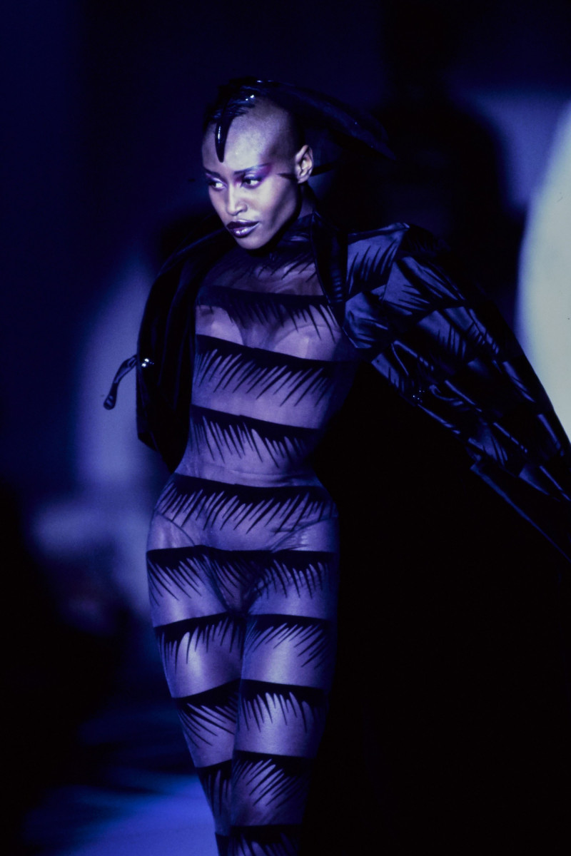 THIERRY-MUGLER-SPRING-1997-RTW-186.jpg