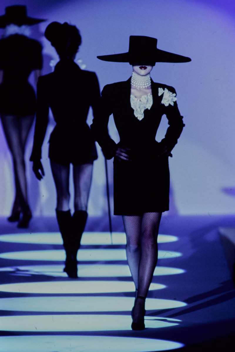 THIERRY-MUGLER-SPRING-1997-RTW-015.jpg