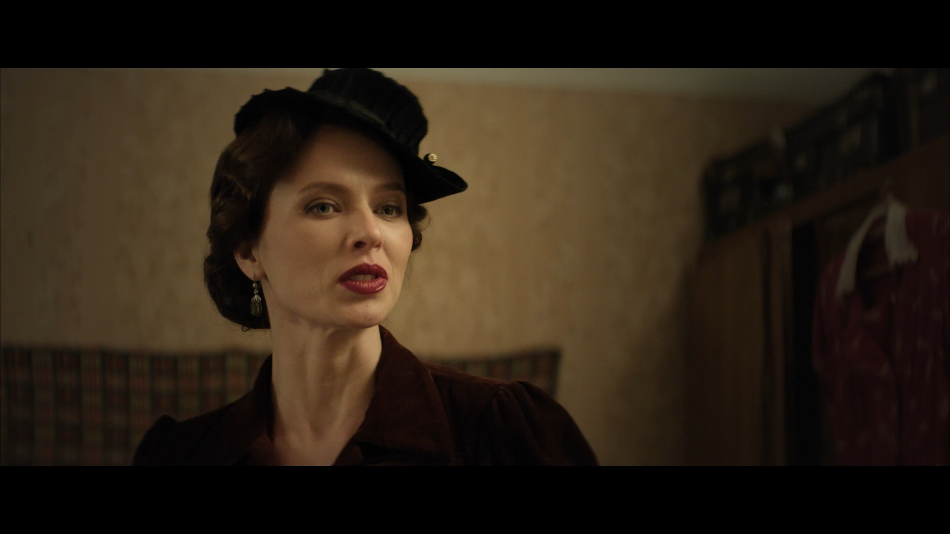 Roslyi.S01.E01.2025.WEB-DL.1080p.ExKinoRay.mkv_snapshot_18.06.png