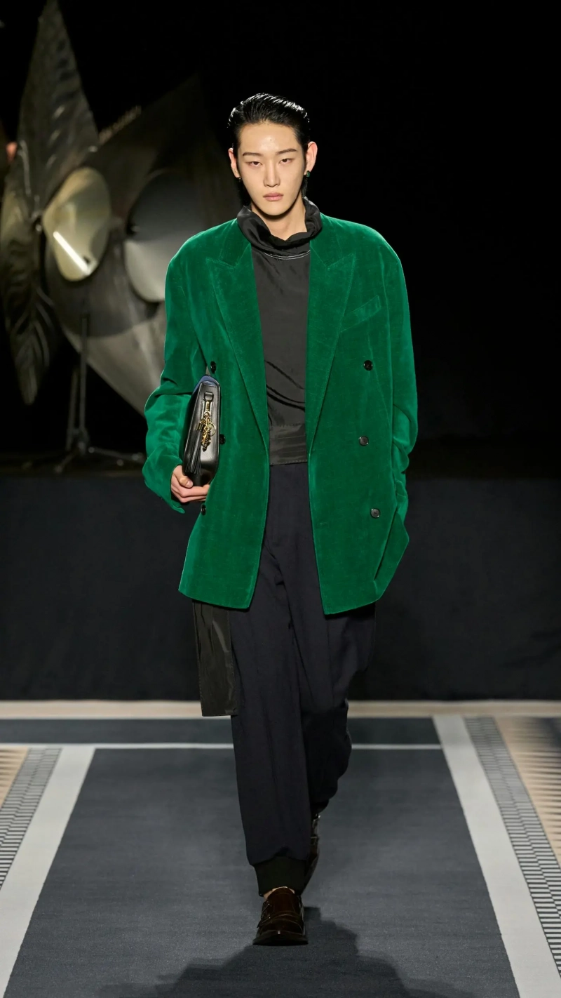 1737983400-1737975053-lanvin-collezione-uomo-donna-autunno-inverno-2025-2026-sfilata-foto-look53.webp