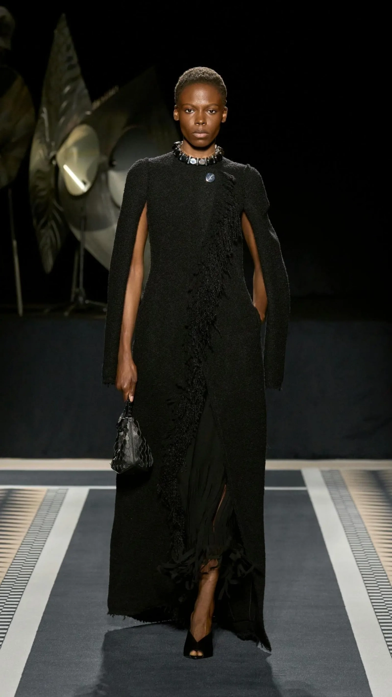1737983166-1737975049-lanvin-collezione-uomo-donna-autunno-inverno-2025-2026-sfilata-foto-look18.webp