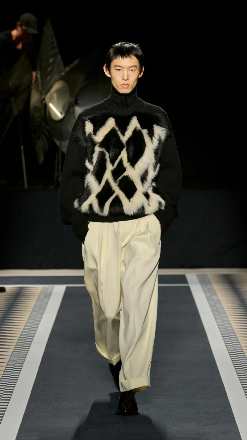 1737982945-1737975047-lanvin-collezione-uomo-donna-autunno-inverno-2025-2026-sfilata-foto-look0.webp