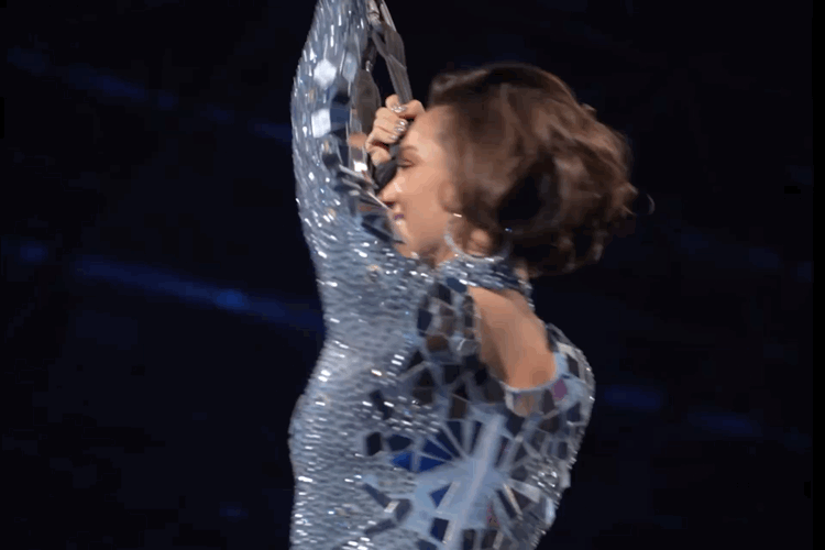 https://i4.imageban.ru/out/2025/09/17/05ac49e445cd85aea86037972940da66.gif