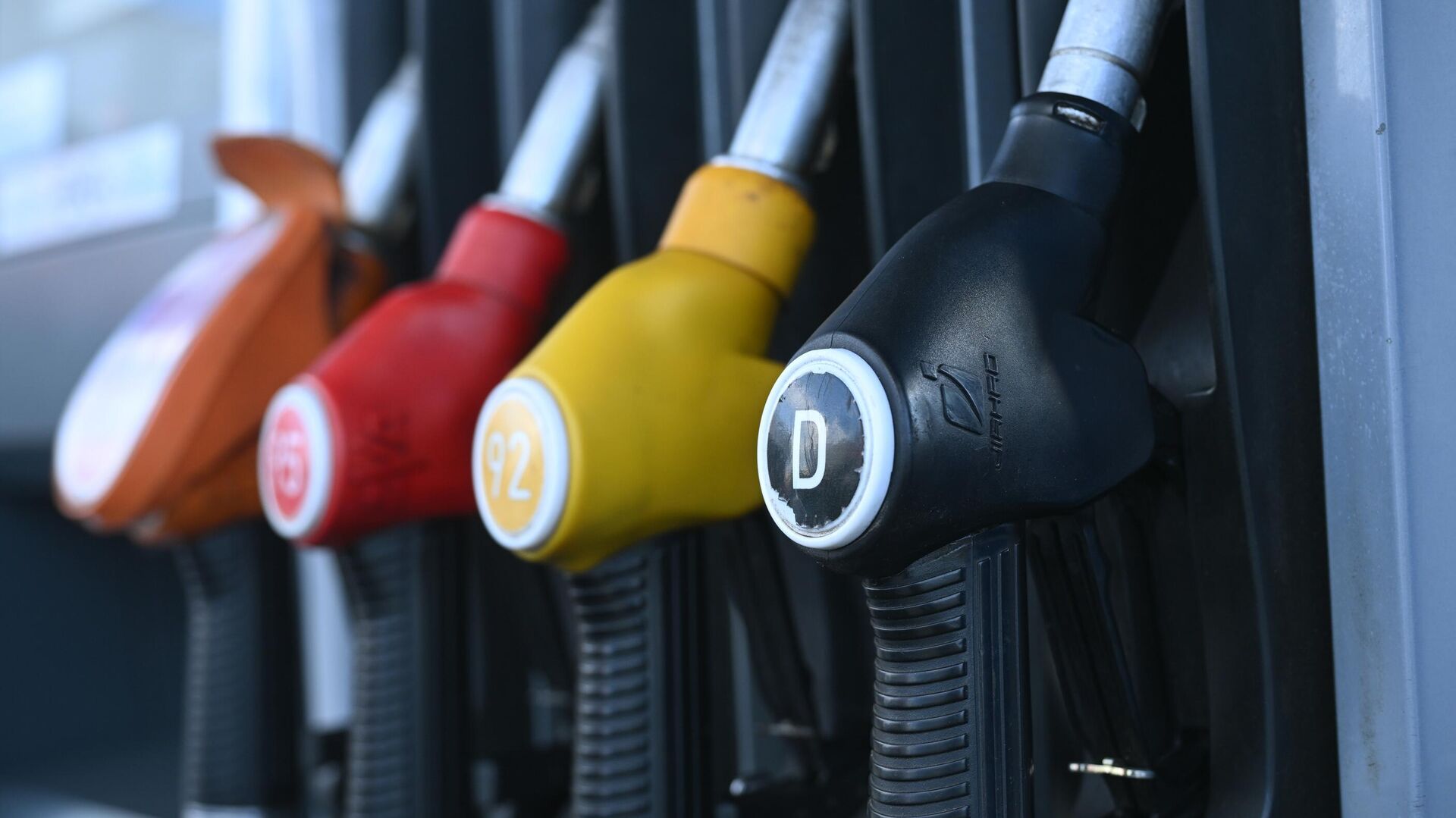 Россия начала экспорт дизельного топлива в Афганистан через Иран