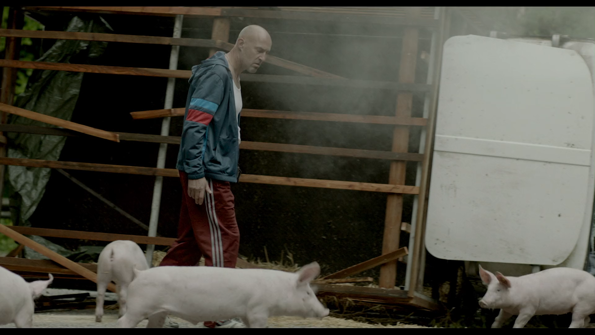 Bad Luck 2015 1080p NF WEB-DL DD+2.0 x264-cfandora.mkv_snapshot_00.34.44.png