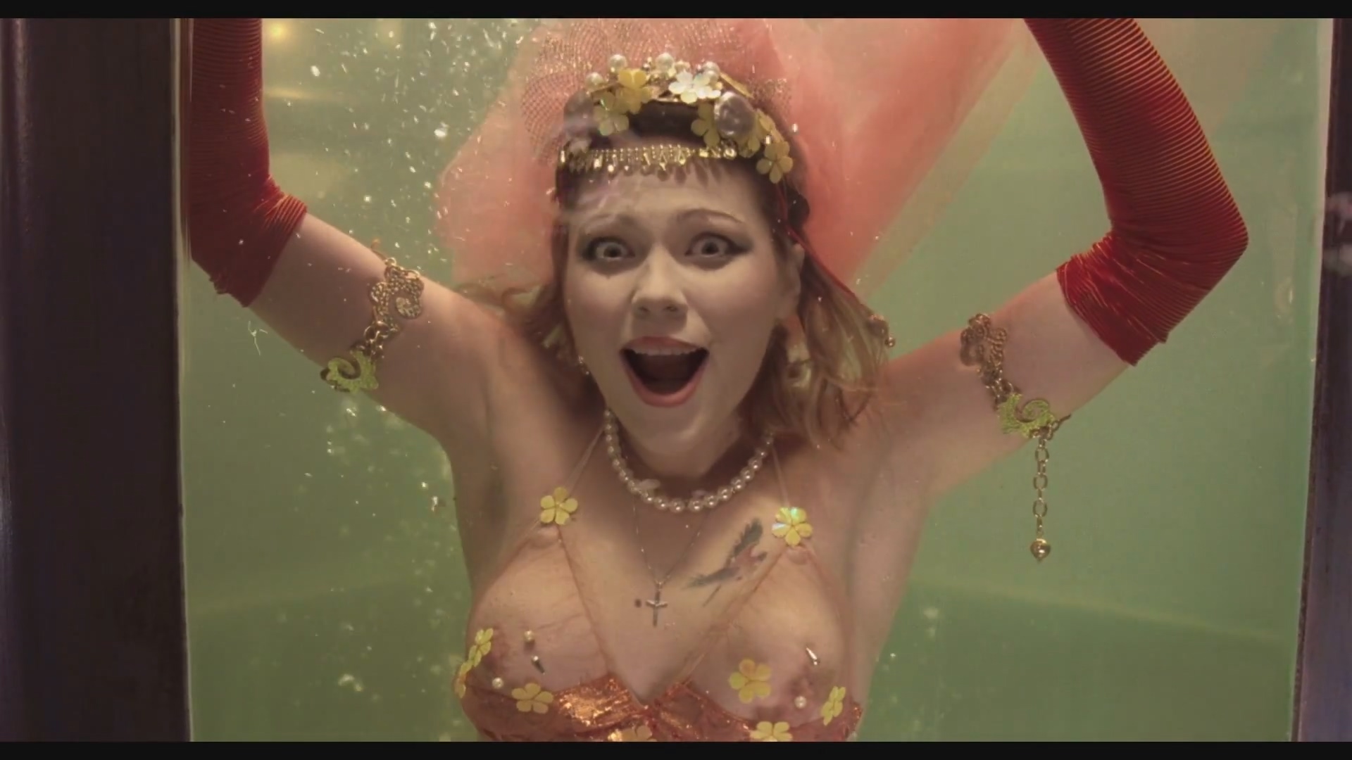 Радмила Щеголева Белый костюм (1999) HD 1080.mp4_20251206_105408.585.jpg