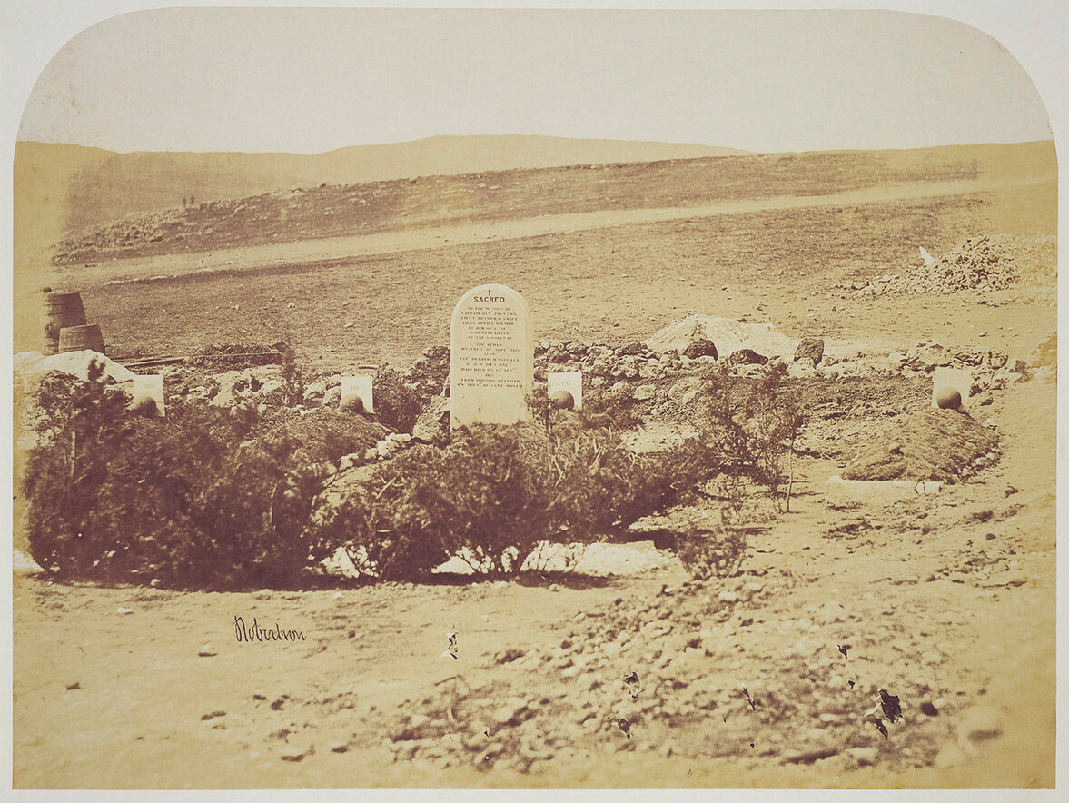 мемориал нескольких офицеров 90-й легкой пехоты , погибших во время нападения на Редан , 8 сентября 1855.jpg