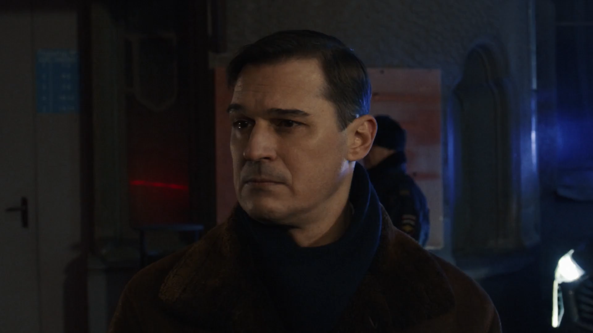 Tajnyj sovetnik.S01E01.2025.WEB-DL.1080p.mkv_snapshot_16.00.png