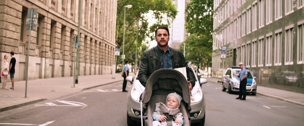 3 турка и 1 младенец.2015.BDRip AVC msltel.mkv_snapshot_00.10.47.445.jpg