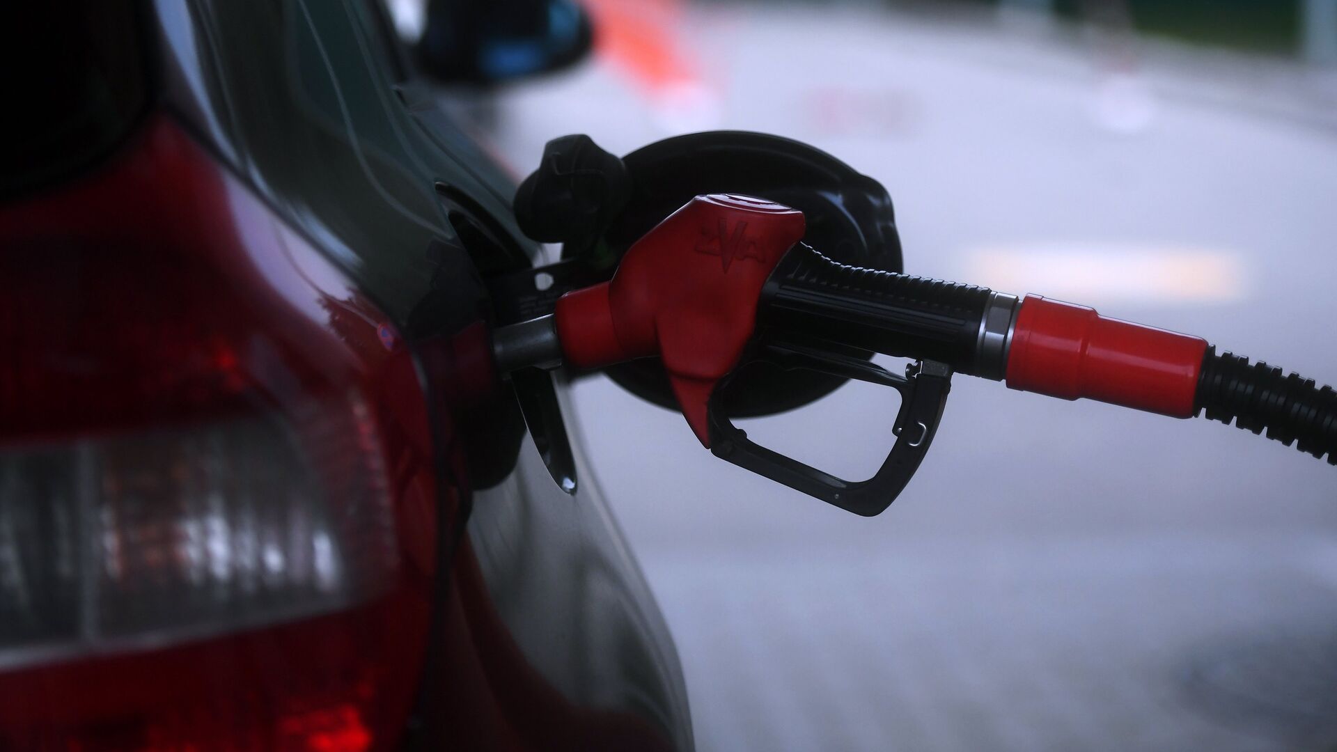 В США в 2025 году снизились цены на бензин