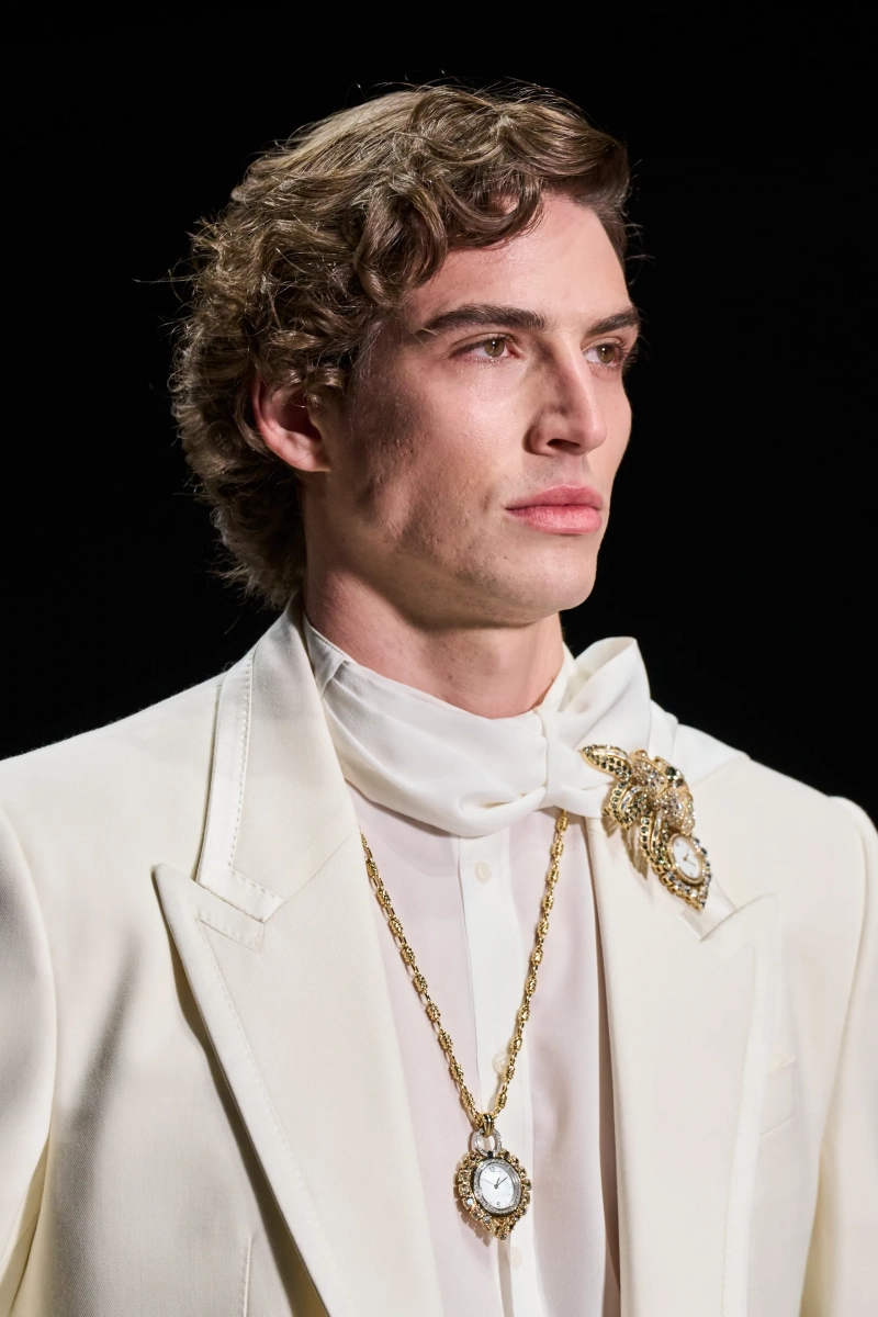 00223-dolce-and-gabbana-fall-2026-menswear-details-credit-gorunway.webp