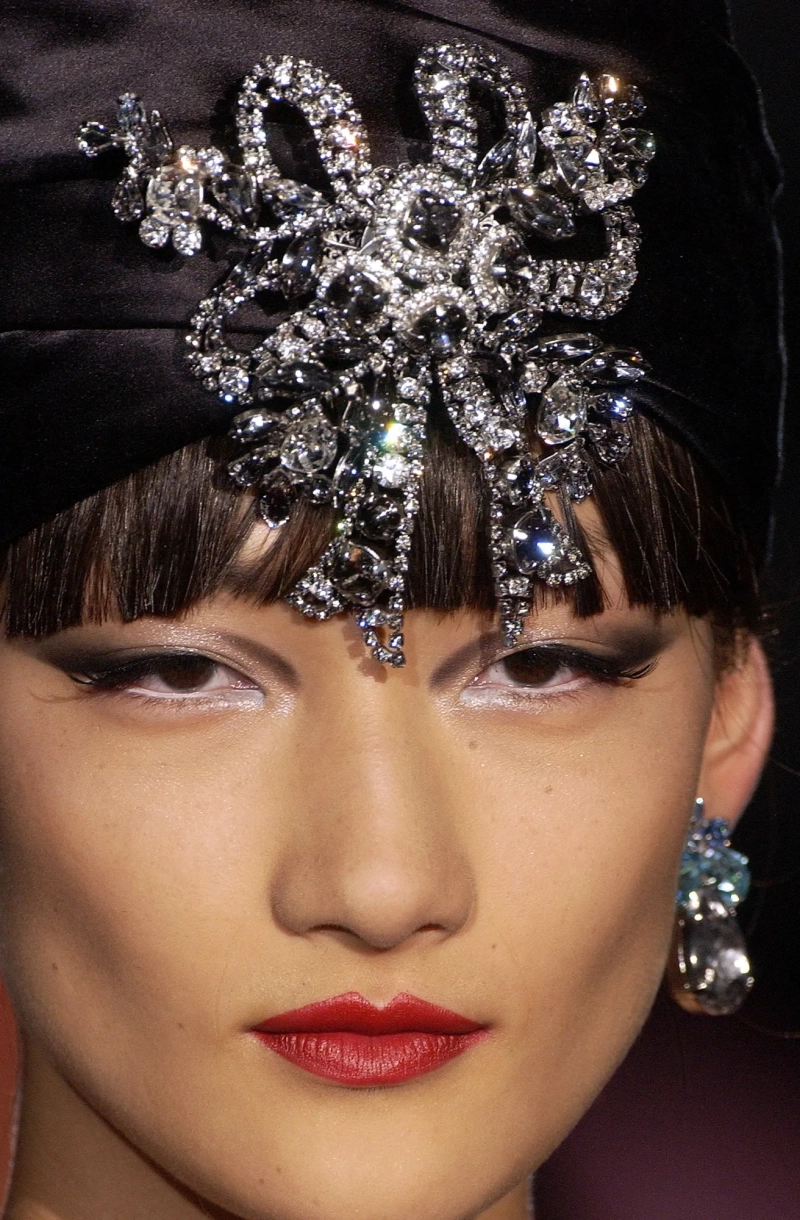 valentino-fall-2003-couture-details-00270h-ai-tominaga.webp