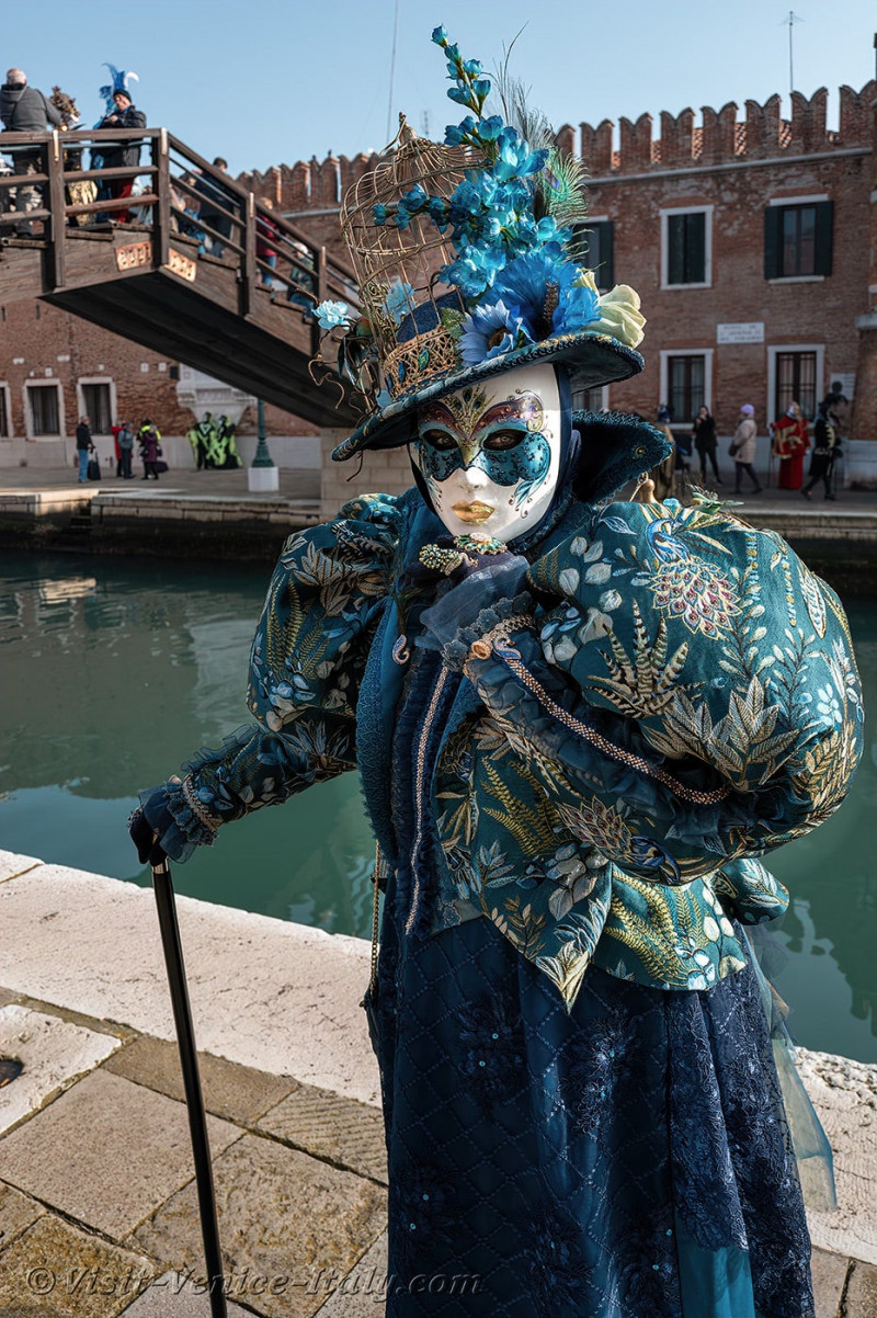 carnival-venice-2024-costume-masks-708.jpg