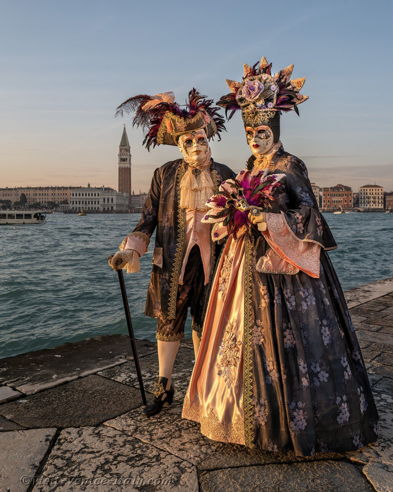 venice-carnival-masks-costumes-073.jpg