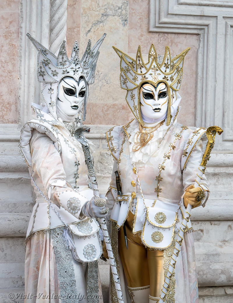 venice-carnival-masks-costumes-028.jpg