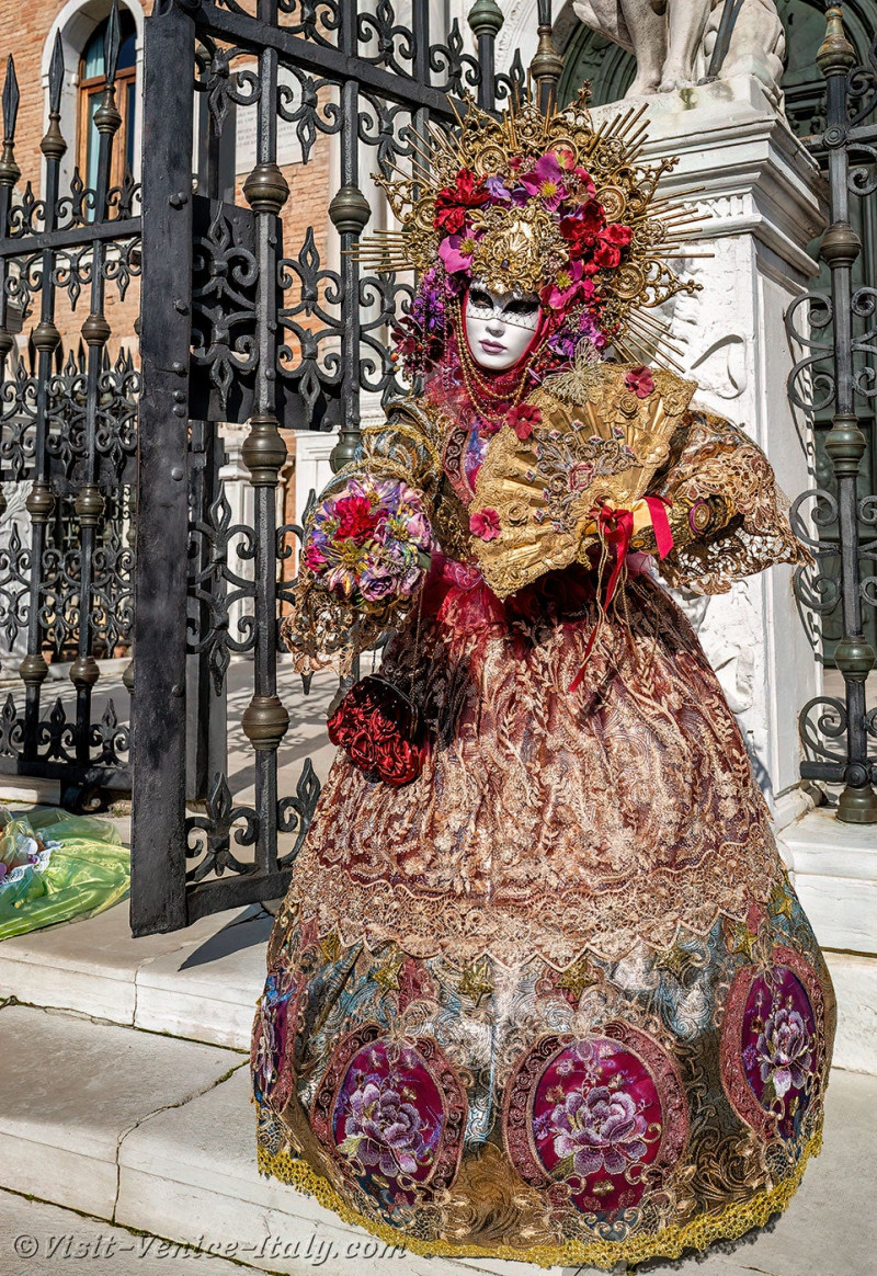 venice-carnival-mask-costume-arsenal-112.jpg