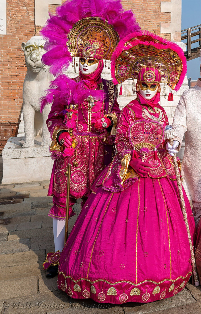 carnival-venice-2024-costume-masks-627.jpg