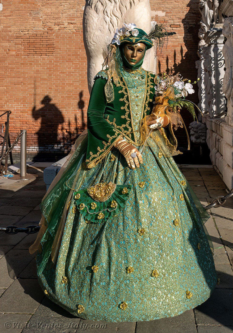 venice-carnival-mask-costume-arsenal-555.jpg