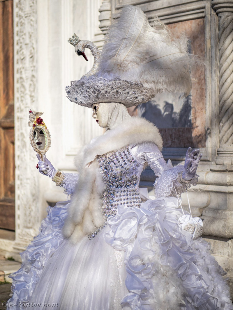 venice-carnival-mask-costume-0602.jpg